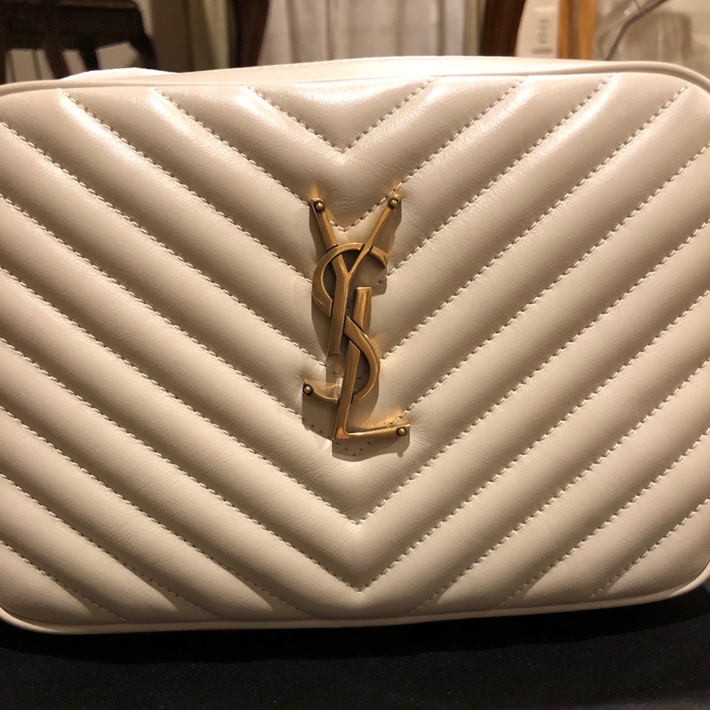 Saint Laurent Lou Medium Quilted Leather Bag - Picture 6 of 7